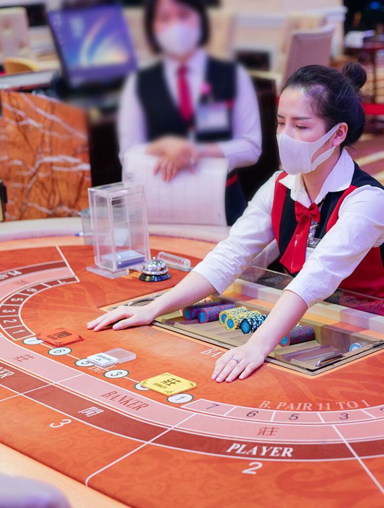 Royal-Halong-Hotel-Casino-BACCARAT Royal International Club with a range of table for guests