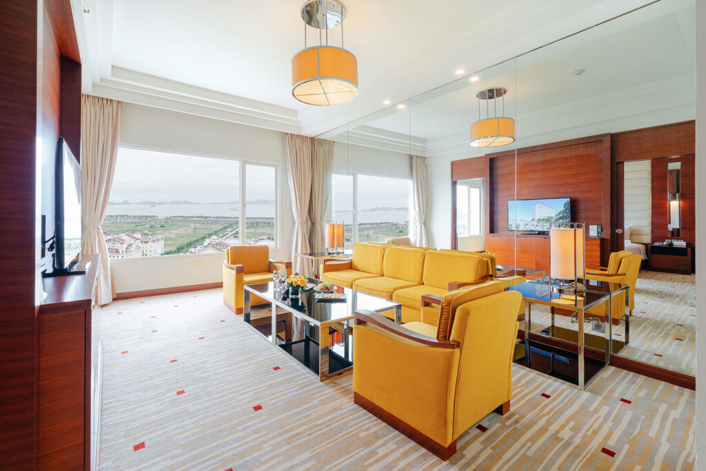 Royal-Halong-Hotel-Suite-01