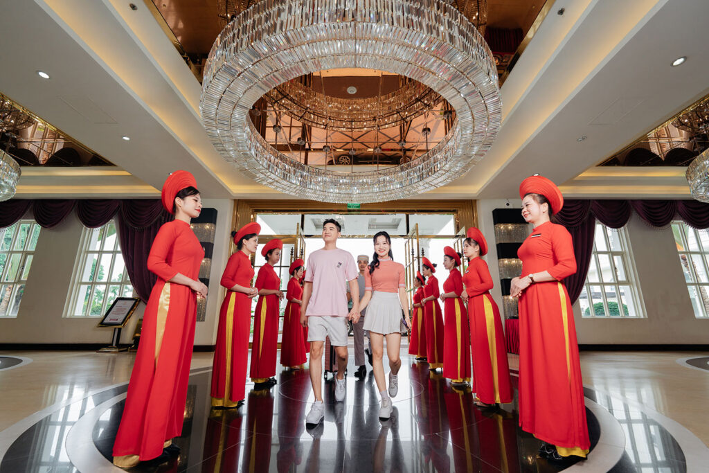 Royal-Halong-Hotel-staff-05